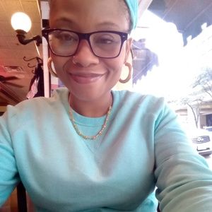 Meet your Posher, Olacia